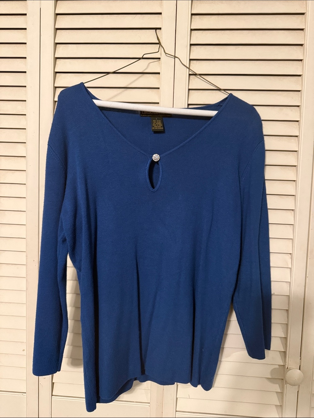 Blue Long-Sleeve Keyhole Sweater with Decorative Button - Women